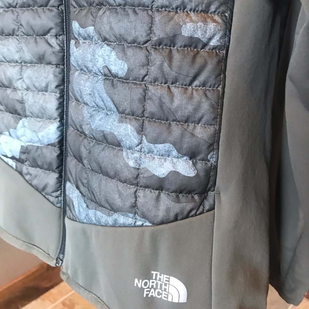 The North Face Olive Green & Gray Quilted Puffer Jacket